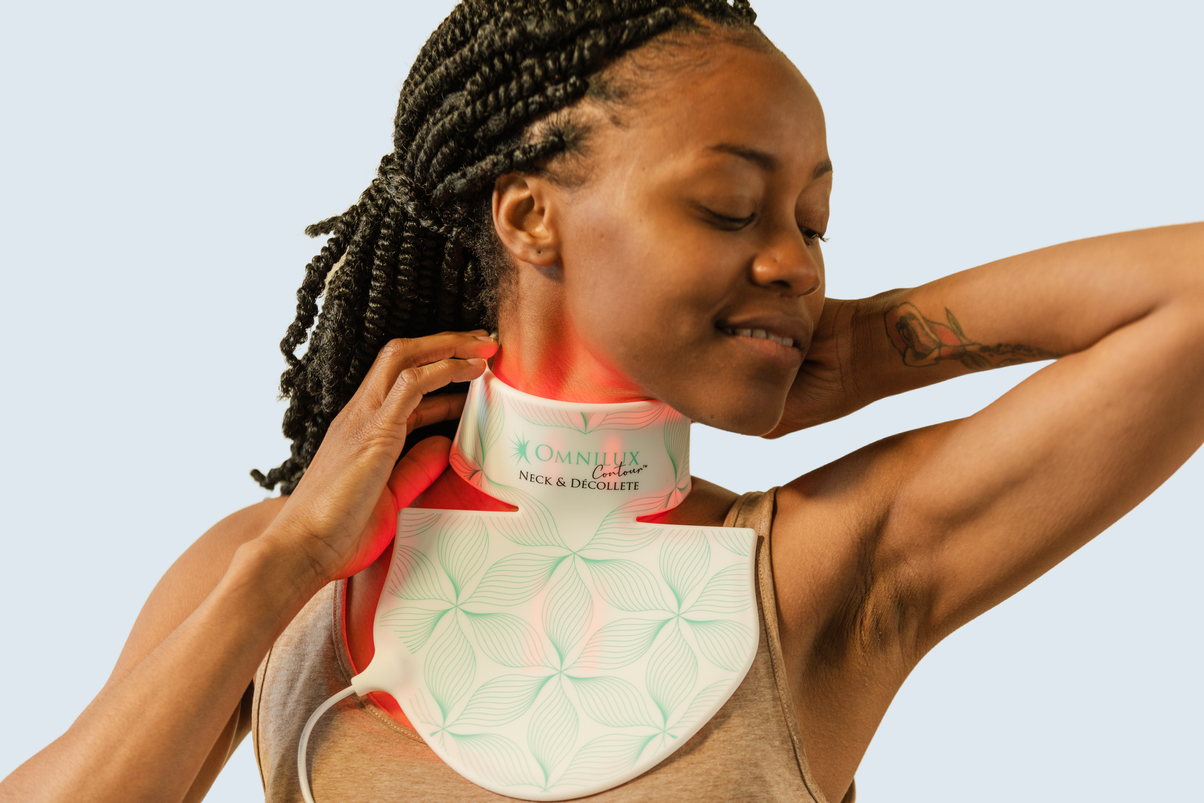 Omnilux Contour Neck & Décolleté LED Light Therapy Mask